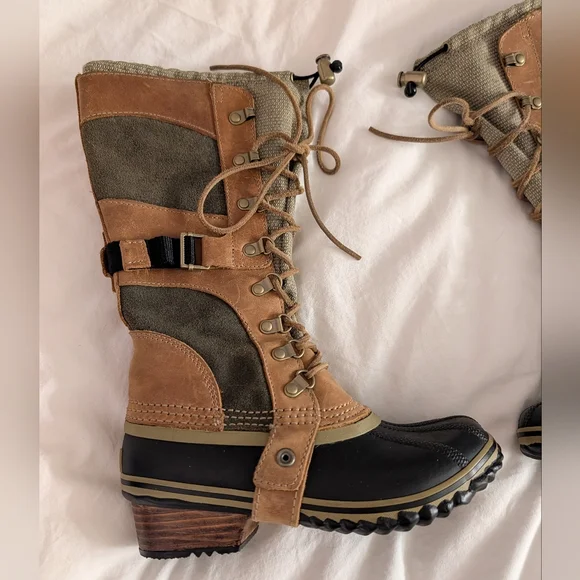 Sorel Conquest Carly Two-Tone Lace-Up Waterproof Tall Military Style Duck Boots - Picture 4 of 15